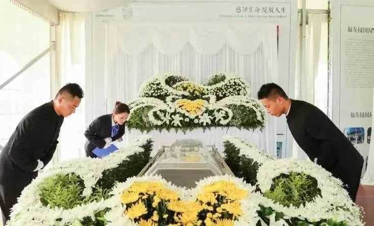 老一輩再三提醒：參加喪禮時，這句話絕對不能亂說