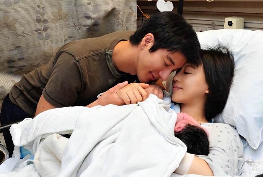 離婚2年，11歲還未上學的孩子，揭開了王力宏和李靚蕾僅剩的體面