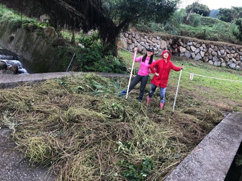 2女都找到好歸宿！資深女星「抱金孫享天倫」愜意退休，「尪送元寶農地」歸隱田園逍遙生活