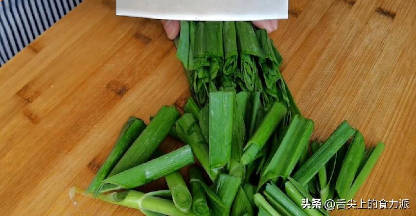年過50！少吃花生「多吃2種鹼性菜」老中醫推薦：頭髮黑了「口臭沒了」氣色好