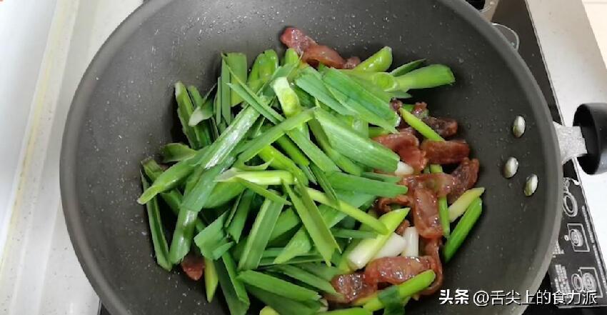 年過50！少吃花生「多吃2種鹼性菜」老中醫推薦：頭髮黑了「口臭沒了」氣色好
