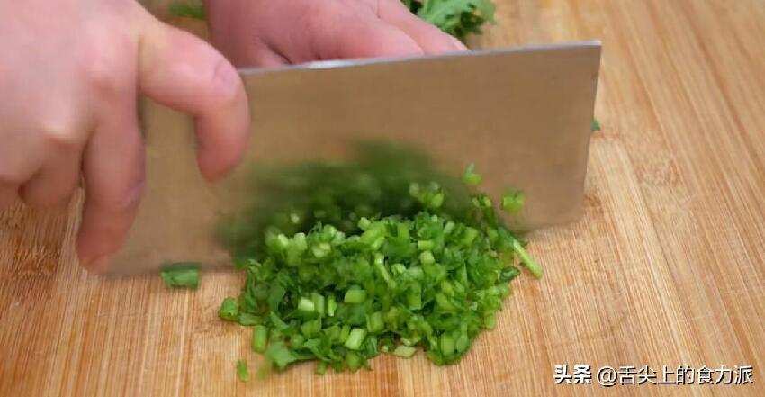 年過50！少吃花生「多吃2種鹼性菜」老中醫推薦：頭髮黑了「口臭沒了」氣色好