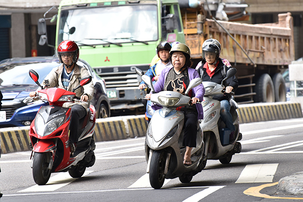 明年機車族「未做1舉動」小心1800元飛了