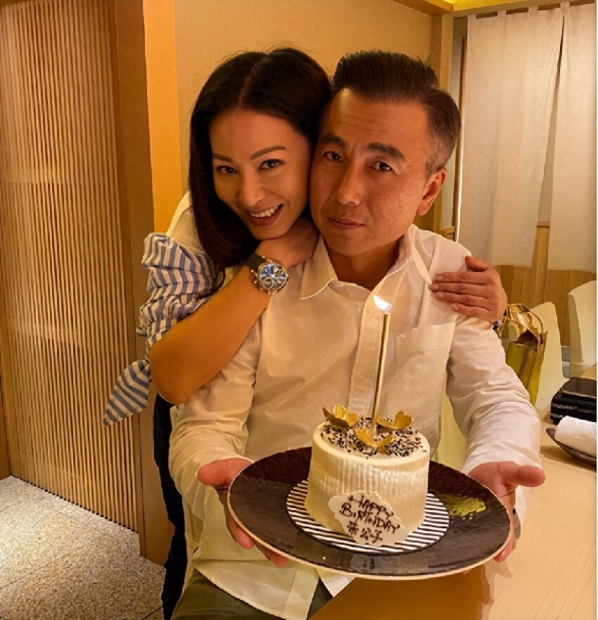 香港女星用風水術鎖住富貴老公12年，會互咬、躲貓貓增加情趣