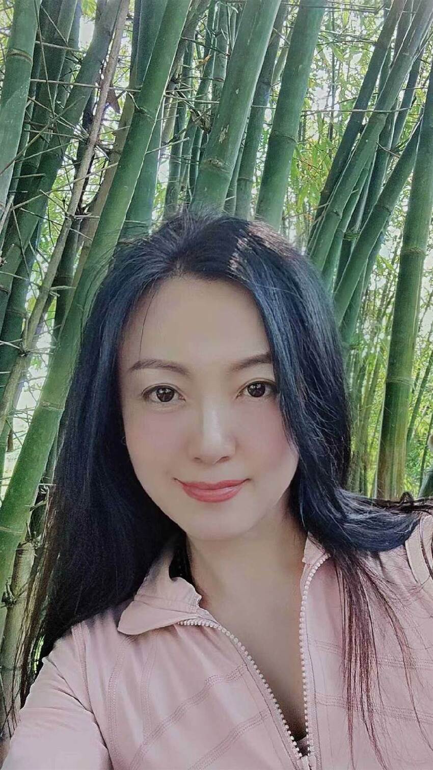 女兒曬媽媽對比照：感嘆媽媽的美貌只增不減，尤其是那溫潤如水的眼神！