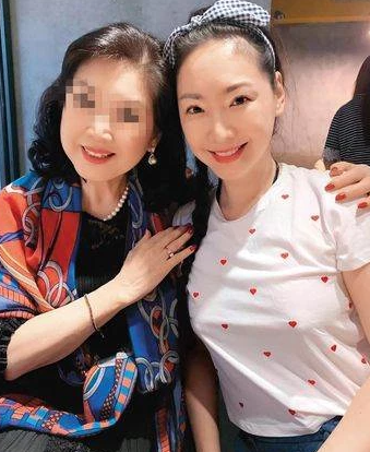 才新婚不到一年！48歲女星認了「媽媽多次激戰老公」婚姻亮紅燈　無奈嘆「以後不再是妳女兒」透心結起因