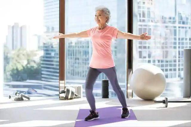 「多走多動」是錯的？醫生告誡：過了70歲，走路盡量要做到這7點