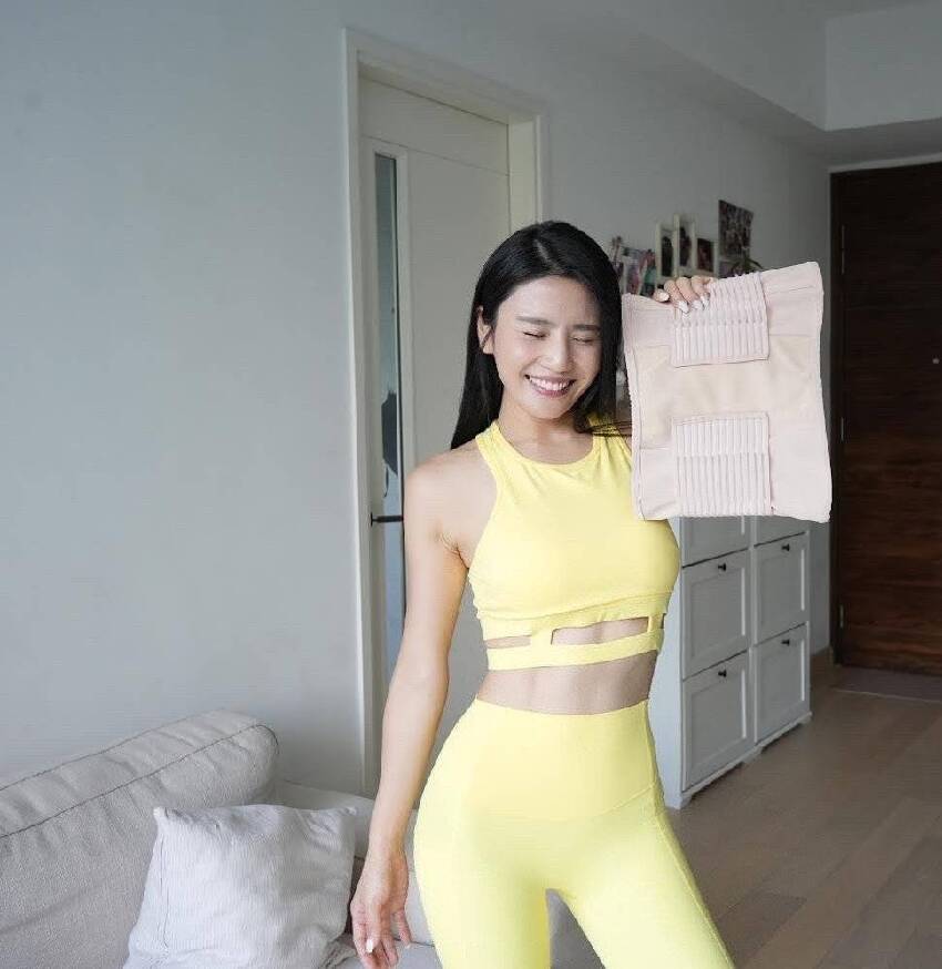 前TVB女星林芊妤堅持做瑜伽等運動，腹肌突現，保持完美身材