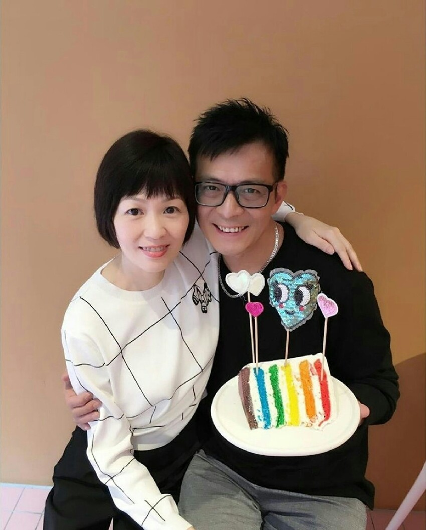 香港知名男星喪妻六年宣布復出?提起老婆低頭哽咽,失去拍劇動力