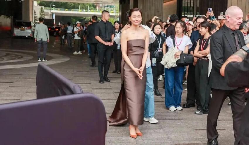 44歲前TVB花旦失落金像獎不氣餒，自爆廣州祖業已被親戚分光