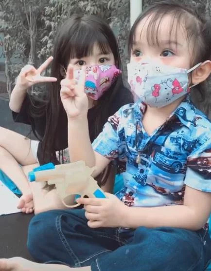 泰國「6歲女孩」爆紅，小妹妹你是天使下凡吧~ 網友：弟弟顏值更勝一籌！