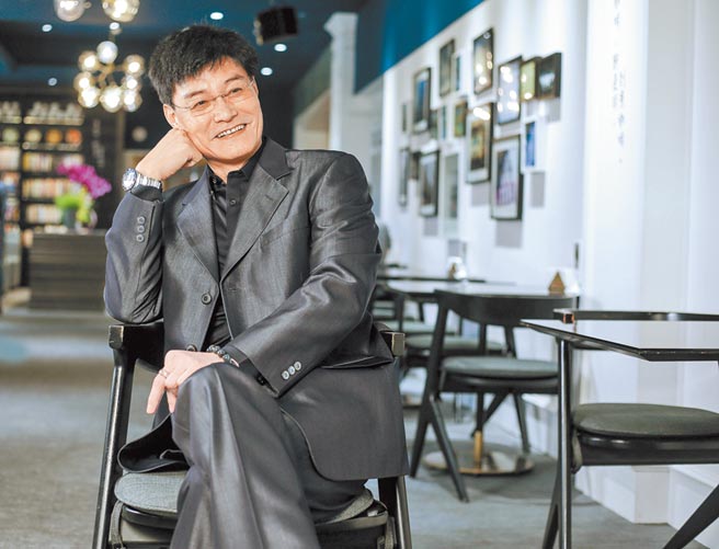 才選秀出道!64歲本土一哥「女兒宣布退演藝圈」 他感慨「離婚也沒關係」:爸爸永遠支持