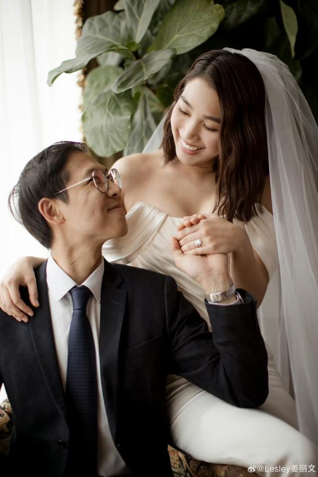 恭喜！香港女星姜麗文設婚宴，一家全是演員，兩年前已註冊結婚