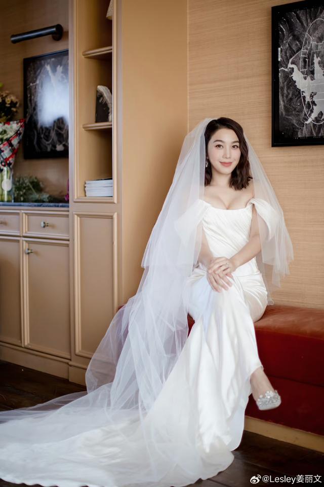 恭喜！香港女星姜麗文設婚宴，一家全是演員，兩年前已註冊結婚