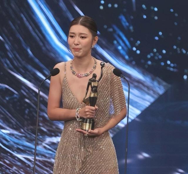 網友直呼不認識！香港女星余香凝首獲金像影后，最後五強提名太水