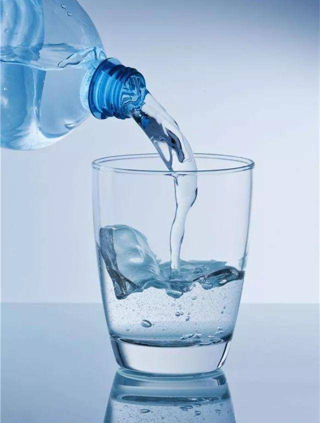 水能催財！在家裡「這4個地方」放一杯水，財運「暴漲100倍」太靈驗了