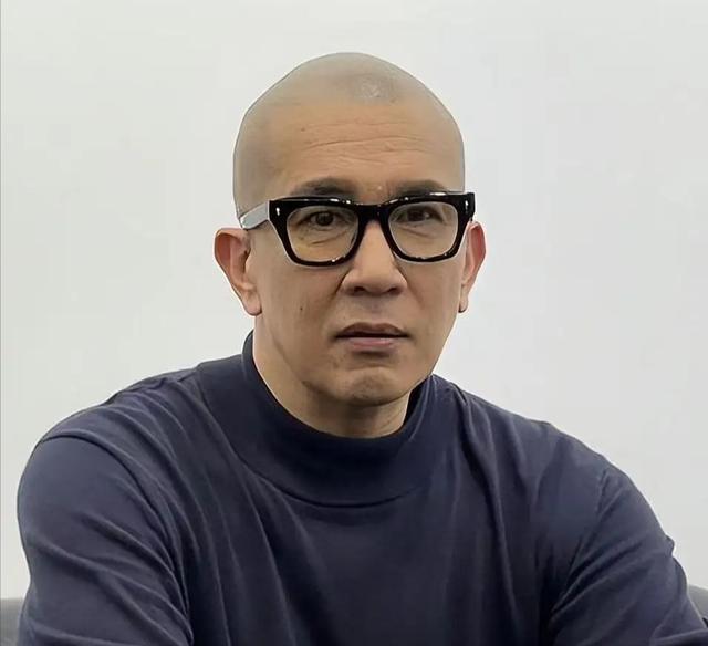 大S雕像圓滿落成，具俊曄設計了9個台階，5塊方形石頭，深藏愛意