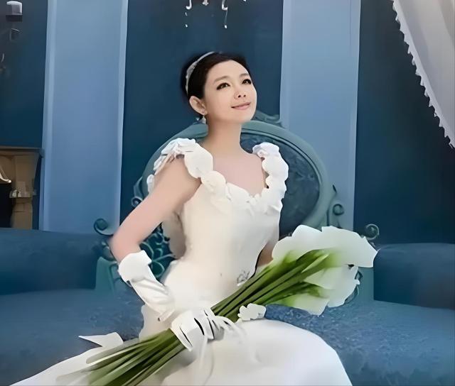 大S雕像圓滿落成，具俊曄設計了9個台階，5塊方形石頭，深藏愛意