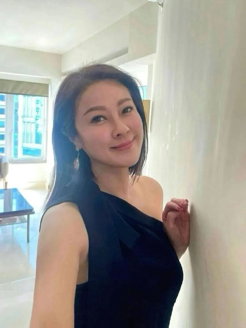 TVB港姐神隱多年近況曝光，48歲狀態凍齡，曾傳被周慧敏男友追求