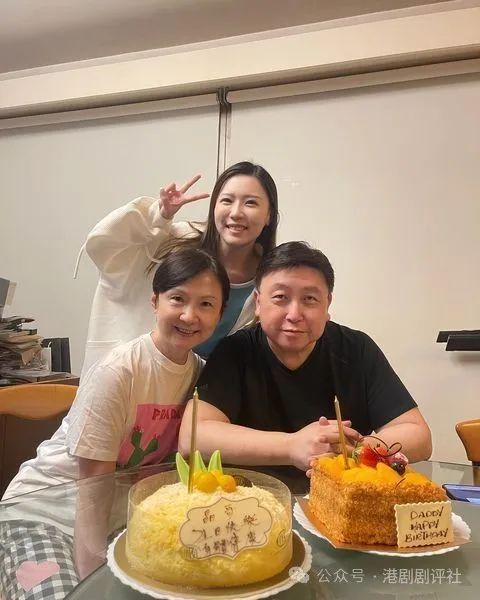 好事近！34歲星二代首公開與男友合照，離巢TVB后做白領