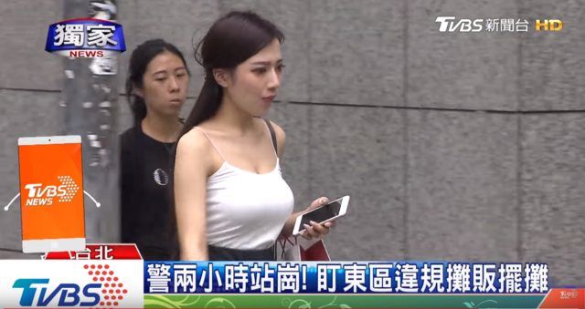 記者太會捕捉超美畫面！極品妹趕上班「細肩帶沉甸甸」畫面超衝擊！