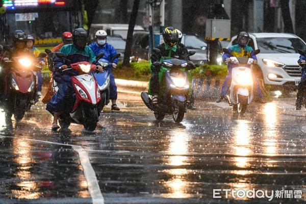 全台雷雨狂轟!強對流來襲「慎防劇烈天氣」 轉晴時間曝光「各地炎熱轉盛夏」