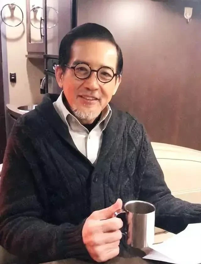 做夢都不敢相信！秦漢前妻邵喬茵71歲竟活成這樣 ！藏了39年的男人真實身份大曝光，難怪狠甩秦漢至今看不起林青霞