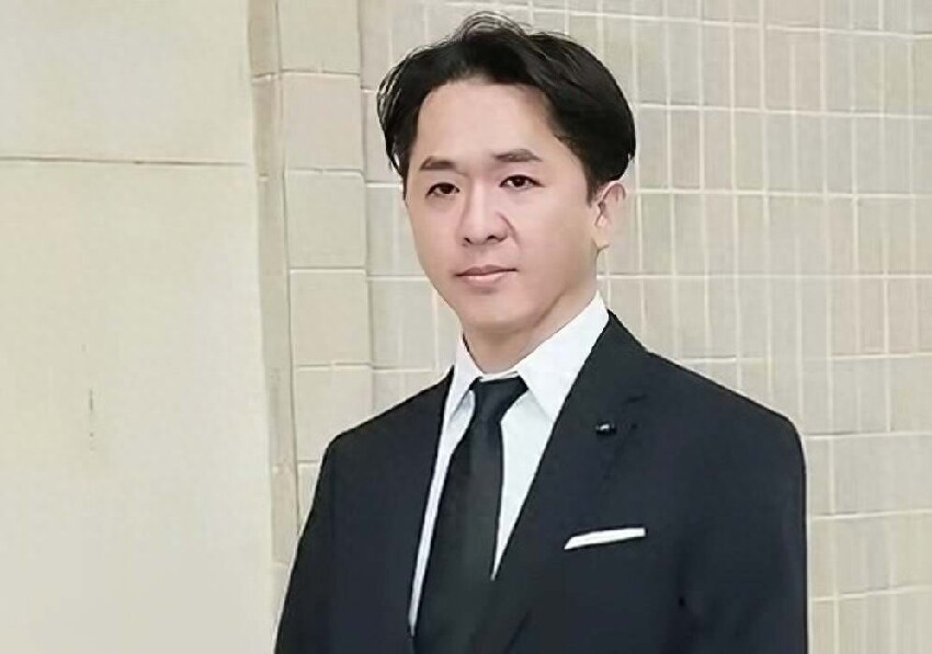 香港韋小寶自曝參與「多人運動」,同時交往仨女友,享齊人之福