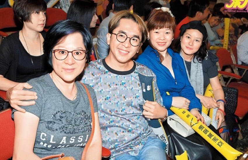 香港韋小寶自曝參與「多人運動」,同時交往仨女友,享齊人之福