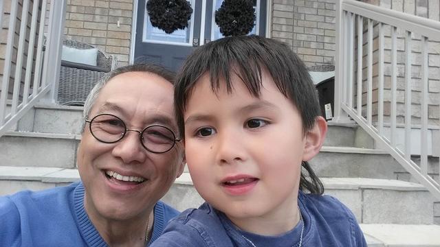 香港知名演員血管堵塞險些死，拒絕留財產給子孫，一夜輸十萬美金