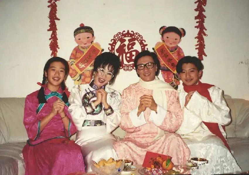 汪明荃曬舊照悼念謝賢，公開真實關係、不止是拍檔，系謝婷婷乾媽