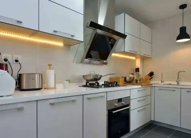 怪不得錢財不進你家門，灶台放在這是自斷財路！很多人都擺錯了，中招的趕緊改掉