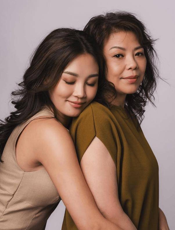TVB眾女星大曬與母親合照!胡定欣、高海寧、連詩雅同框比拼,誰跟媽媽最像?