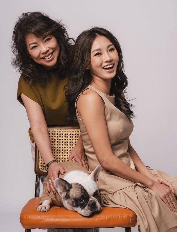 TVB眾女星大曬與母親合照!胡定欣、高海寧、連詩雅同框比拼,誰跟媽媽最像?