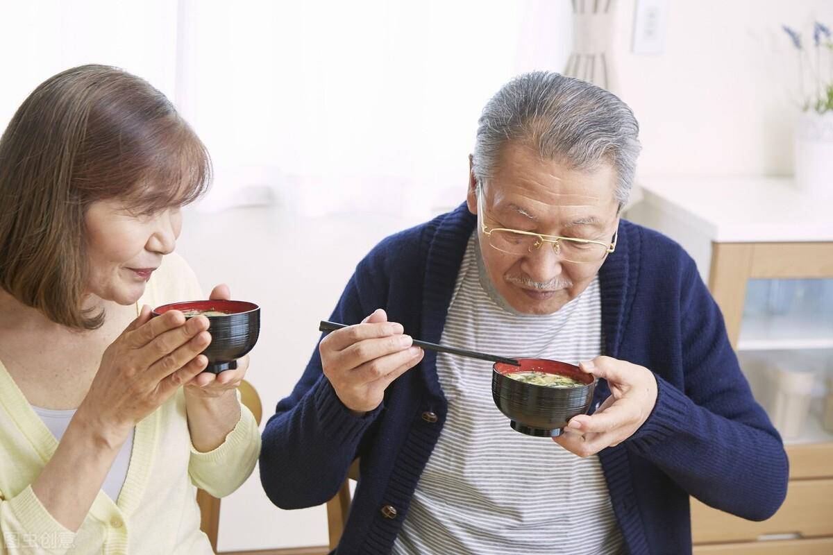 75歲老人坦言：請過看護、去過養老院，才明白「晚年最好歸宿」在哪裡