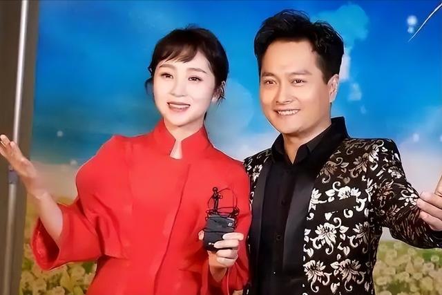 家花不如野花香?國民歌手「棄糟糠妻娶小三」高調示愛 「如今下場曝光」網笑活該