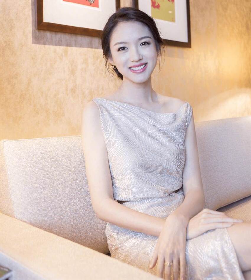 世界第一美女的她，真人美過李嘉欣，拒嫁30億豪門，卻嫁給了他