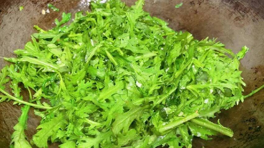 失眠最怕這菜,每周吃1次,安神助眠,一覺睡到天亮,一碗才2元錢