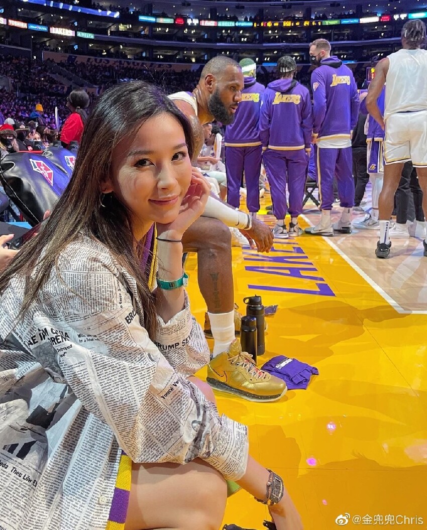 每場NBA都坐第一排！正妹名媛還和詹皇、卡戴珊姊妹同框「超狂身世曝光」