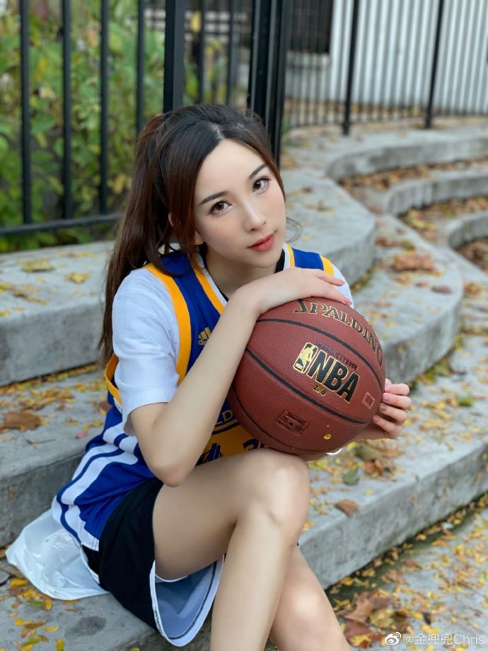 每場NBA都坐第一排！正妹名媛還和詹皇、卡戴珊姊妹同框「超狂身世曝光」