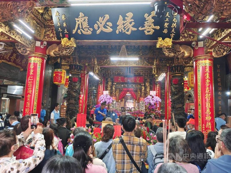 60萬人見證神蹟!白沙屯媽祖「突然說話」影片曝光 信眾一聽感動哭:「慈悲的聲音...」