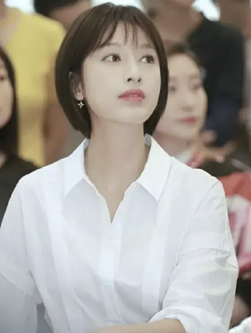 女人到了中年,頭髮別留太長!今年流行5種「短髮」,時髦減齡,洋氣俐落顯年輕