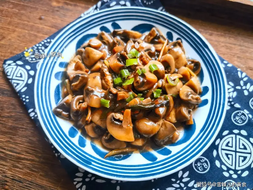 口菇簡單一炒味道鮮美特下飯，老人孩子都愛吃，不懂吃可惜了！