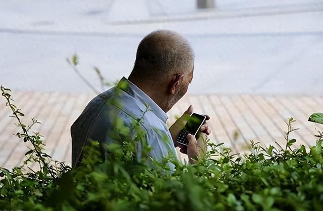 月花2萬請看護！上崗後驚覺她「不會做飯、做家務」　正準備換人「她紅著臉說出應聘目的」我淚奔：賺到了