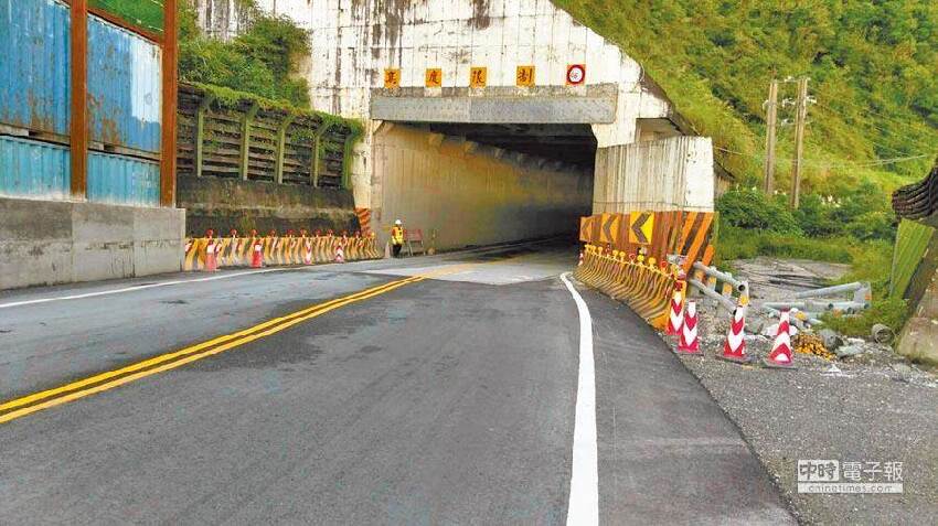 5同學開進蘇花隧道！副駕狂喊「減速，開20就好」被BMW超車　隔天看新聞「全部人都安靜」他：當時有兩個黑衣人...