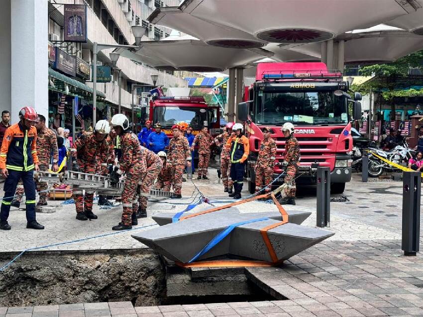 街道地磚突崩塌 女遊客墜8米深洞