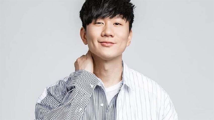 林俊傑，終於炸了！台灣前女友曬多張親密照+控劈腿4年黑幕，JJ私下真面目嗆：你敢爆料試試