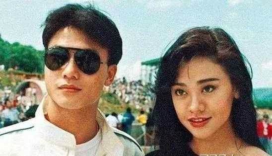 同母不同命，兩兄弟近況大不相同，一個因怪癖毀了一生，一個成人生贏家