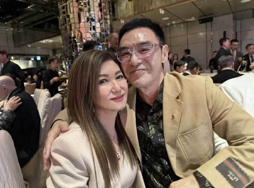 72歲鍾鎮濤獨自參加婚禮，與前任坐同一桌，兩人分手39年仍「貼臉合照」