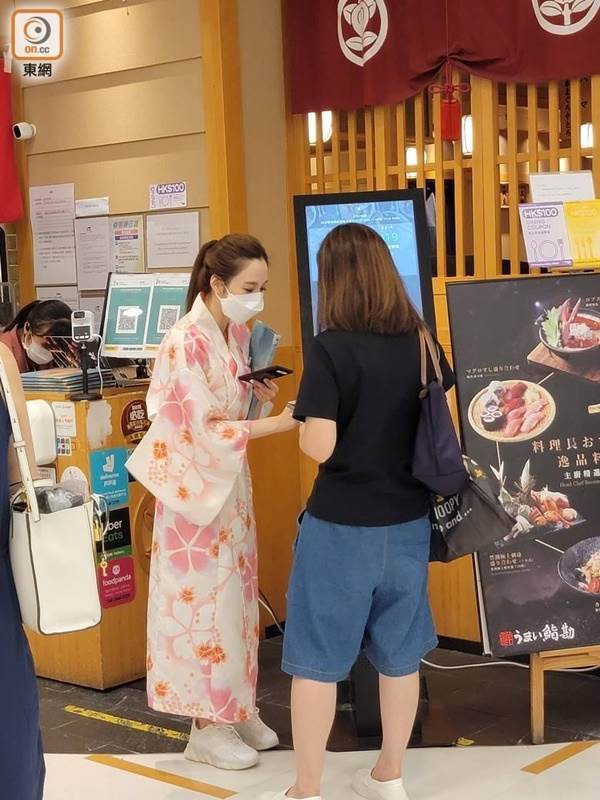 離開電視台！ 31歲女星被目擊「海南雞飯店打工」「被認出不尷尬」職業不分貴賤